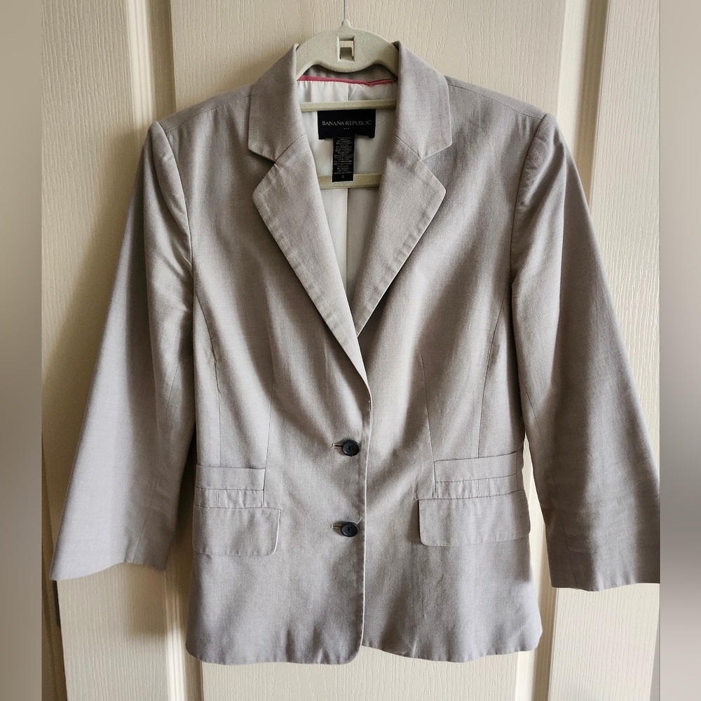 BANANA REPUBLIC Gray Tan Hue Tailored Fit Notched Lapels Blazer. Size 6
